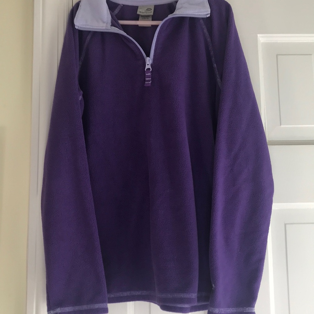Girls fleece top, no pockets.